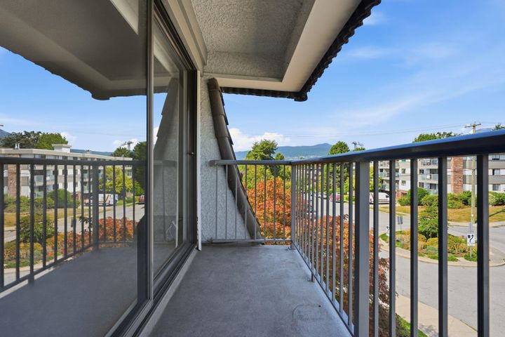 275-w-2nd-street-lower-lonsdale-north-vancouver-11 at 305 - 275 W 2nd Street, Lower Lonsdale, North Vancouver
