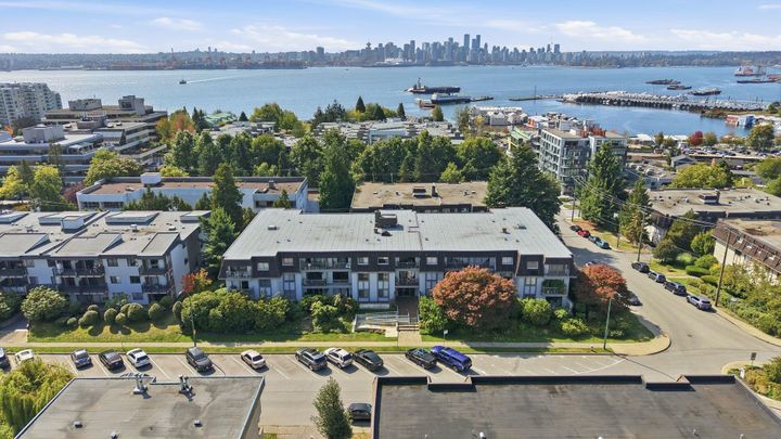 275-w-2nd-street-lower-lonsdale-north-vancouver-33 at 305 - 275 W 2nd Street, Lower Lonsdale, North Vancouver