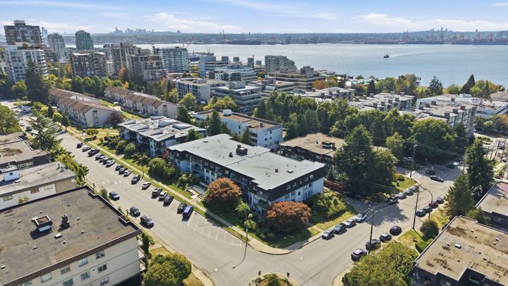 275-w-2nd-street-lower-lonsdale-north-vancouver-34 at 305 - 275 W 2nd Street, Lower Lonsdale, North Vancouver
