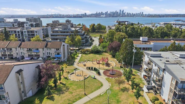 275-w-2nd-street-lower-lonsdale-north-vancouver-36 at 305 - 275 W 2nd Street, Lower Lonsdale, North Vancouver
