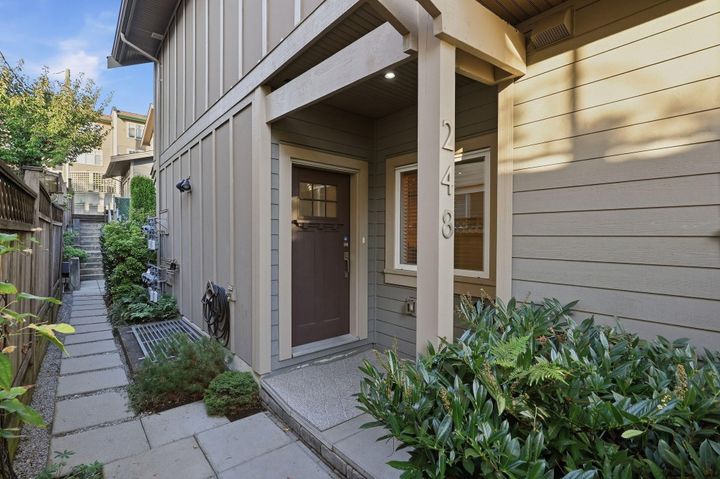 248-e-6th-street-lower-lonsdale-north-vancouver-04 at 248 E 6th Street, Lower Lonsdale, North Vancouver
