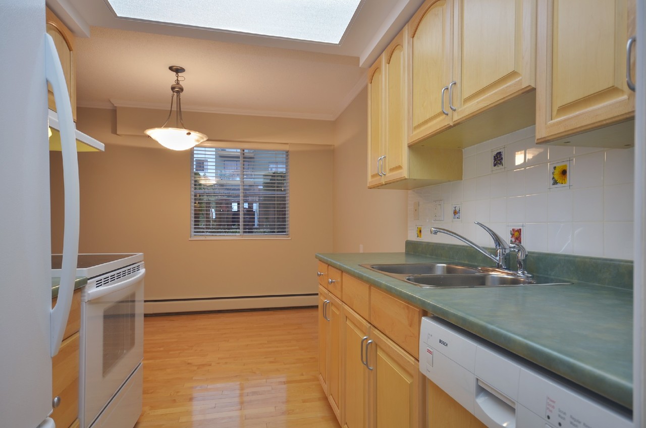 107 - 3080  Ave, Upper Lonsdale, North Vancouver  by Colin Hall - Personal Real Estate Corporation 107 - 3080  Ave, Upper Lonsdale, North Vancouver