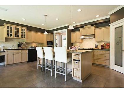 V1069330_601_18 at 920 Beaumont, Edgemont, North Vancouver