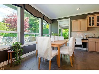 V1069330_701_100 at 920 Beaumont, Edgemont, North Vancouver