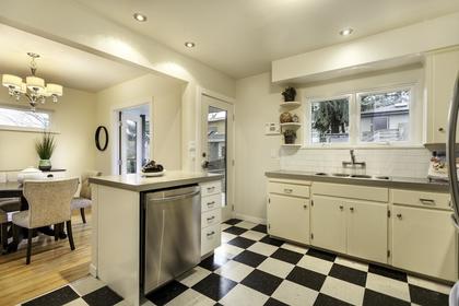 Kitchen 15 at 438 17th Street, Central Lonsdale, North Vancouver Kitchen 15 at 438 17th Street, Central Lonsdale, North Vancouver