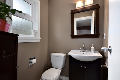 ensuite bathroom at 3968 Mt Seymour Pw, Indian River, North Vancouver ensuite bathroom at 3968 Mt Seymour Pw, Indian River, North Vancouver
