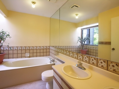 ensuite bathroom at 1975 Cedar Village Crescent, Westlynn, North Vancouver