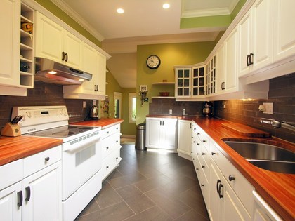 kitchen at 1975 Cedar Village Cr, Westlynn, North Vancouver