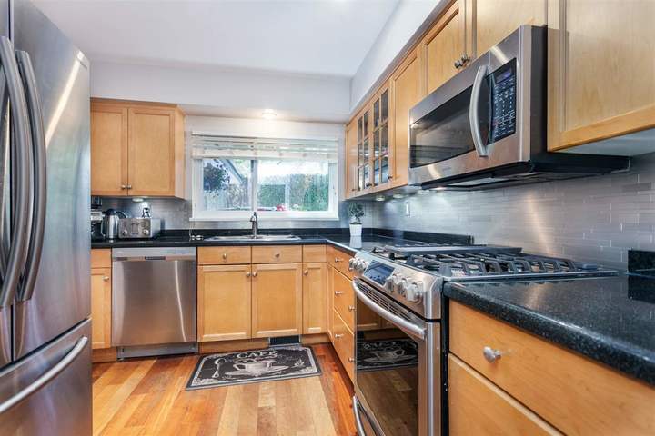 3300-capilano-road-edgemont-north-vancouver-04 at 140 - 3300 Capilano Road, Edgemont, North Vancouver 3300-capilano-road-edgemont-north-vancouver-04 at 140 - 3300 Capilano Road, Edgemont, North Vancouver