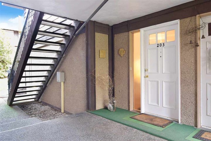 555-w-28th-street-upper-lonsdale-north-vancouver-20-1 at 203 - 555 W 28th Street, Upper Lonsdale, North Vancouver 555-w-28th-street-upper-lonsdale-north-vancouver-20-1 at 203 - 555 W 28th Street, Upper Lonsdale, North Vancouver