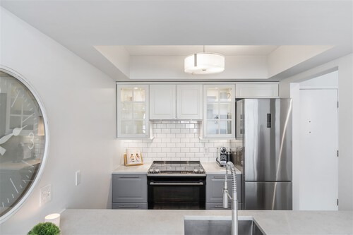 210-w-2nd-street-lower-lonsdale-north-vancouver-04 at 336 - 210 W 2nd Street, Lower Lonsdale, North Vancouver