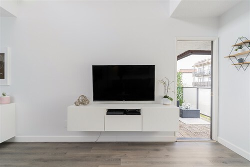 210-w-2nd-street-lower-lonsdale-north-vancouver-15 at 336 - 210 W 2nd Street, Lower Lonsdale, North Vancouver