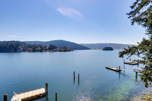 17 at 4817 Strathcona Road, Deep Cove, North Vancouver