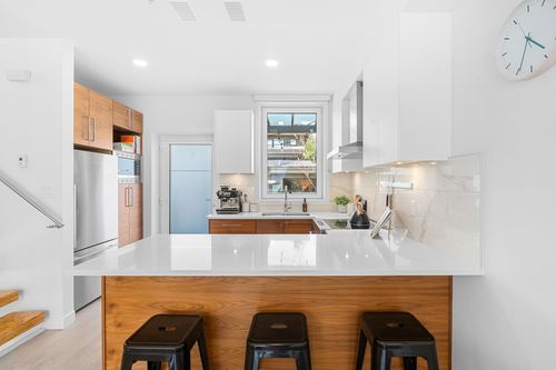 720-e-3rd-street-queensbury-north-vancouver-03 at 32 - 720 E 3rd Street, Queensbury, North Vancouver