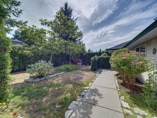 5629-curtis-place-sechelt-district-sunshine-coast-04 at 5629 Curtis Place, Sechelt District, Sunshine Coast