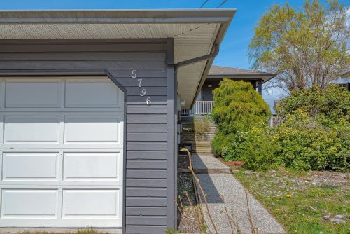 5796-trail-avenue-sechelt-district-sunshine-coast-14 at 5796 Trail Avenue, Sechelt District, Sunshine Coast