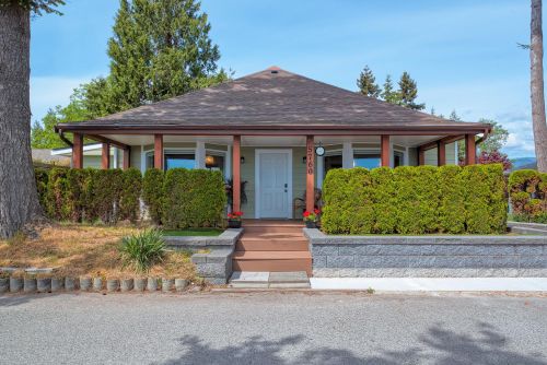 5760-boulevard-street-sechelt-district-sunshine-coast-01 at 5760 Boulevard Street, Sechelt District, Sunshine Coast