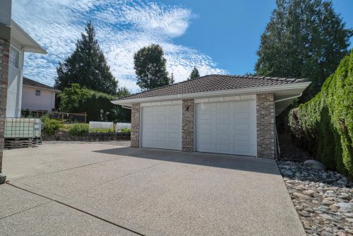 6453-n-gale-avenue-sechelt-district-sunshine-coast-02 at 6453 N Gale Avenue, Sechelt District, Sunshine Coast