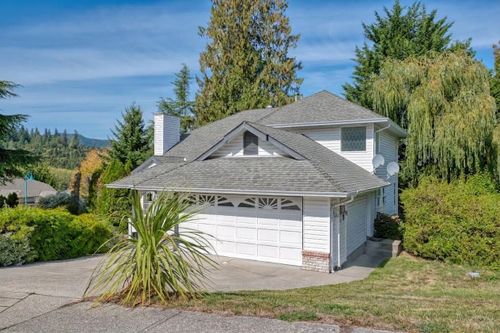 5818-trail-avenue-sechelt-district-sunshine-coast-04 at 5818 Trail Avenue, Sechelt District, Sunshine Coast