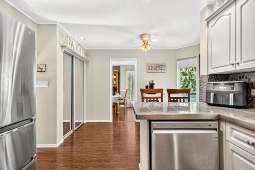 5818-trail-avenue-sechelt-district-sunshine-coast-12 at 5818 Trail Avenue, Sechelt District, Sunshine Coast