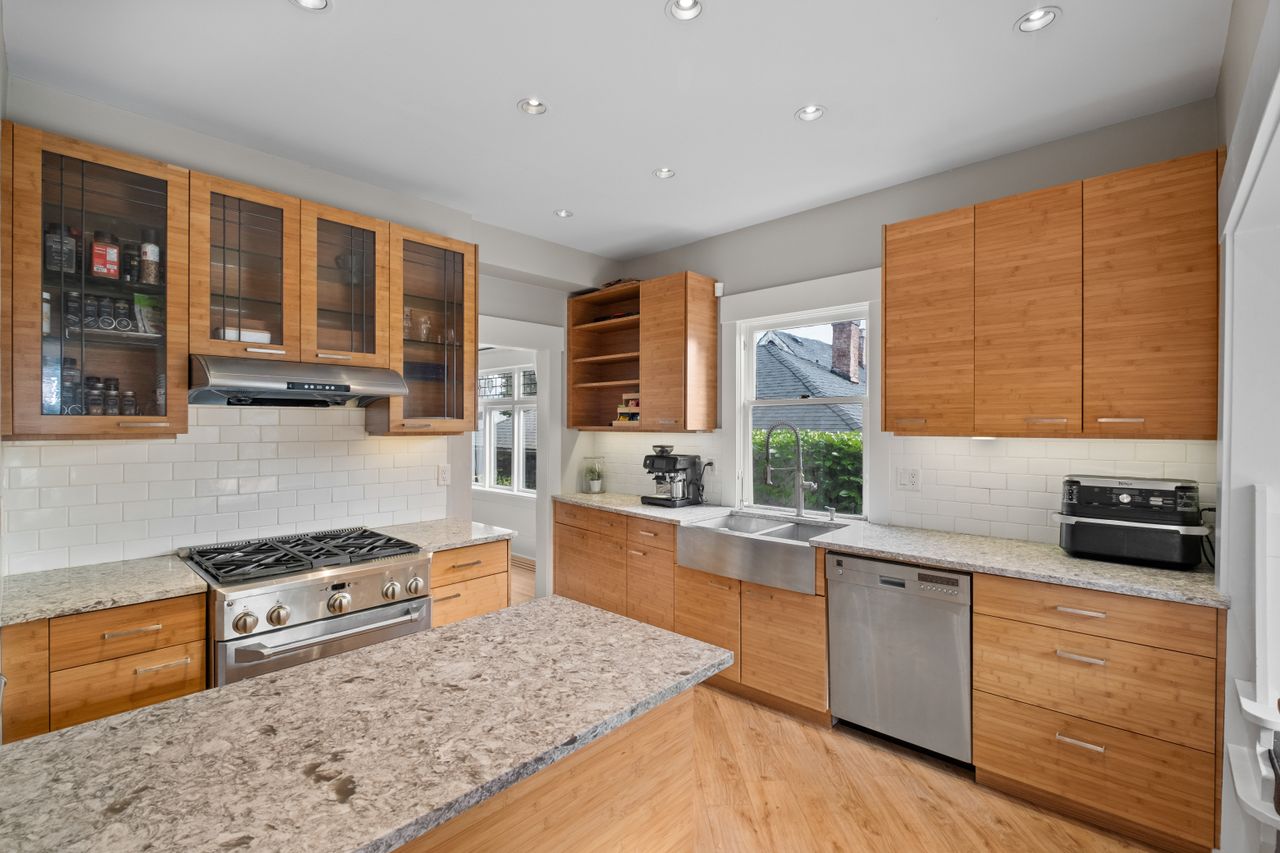 fxh21869 at 3044 Point Grey Road, Kitsilano, Vancouver West