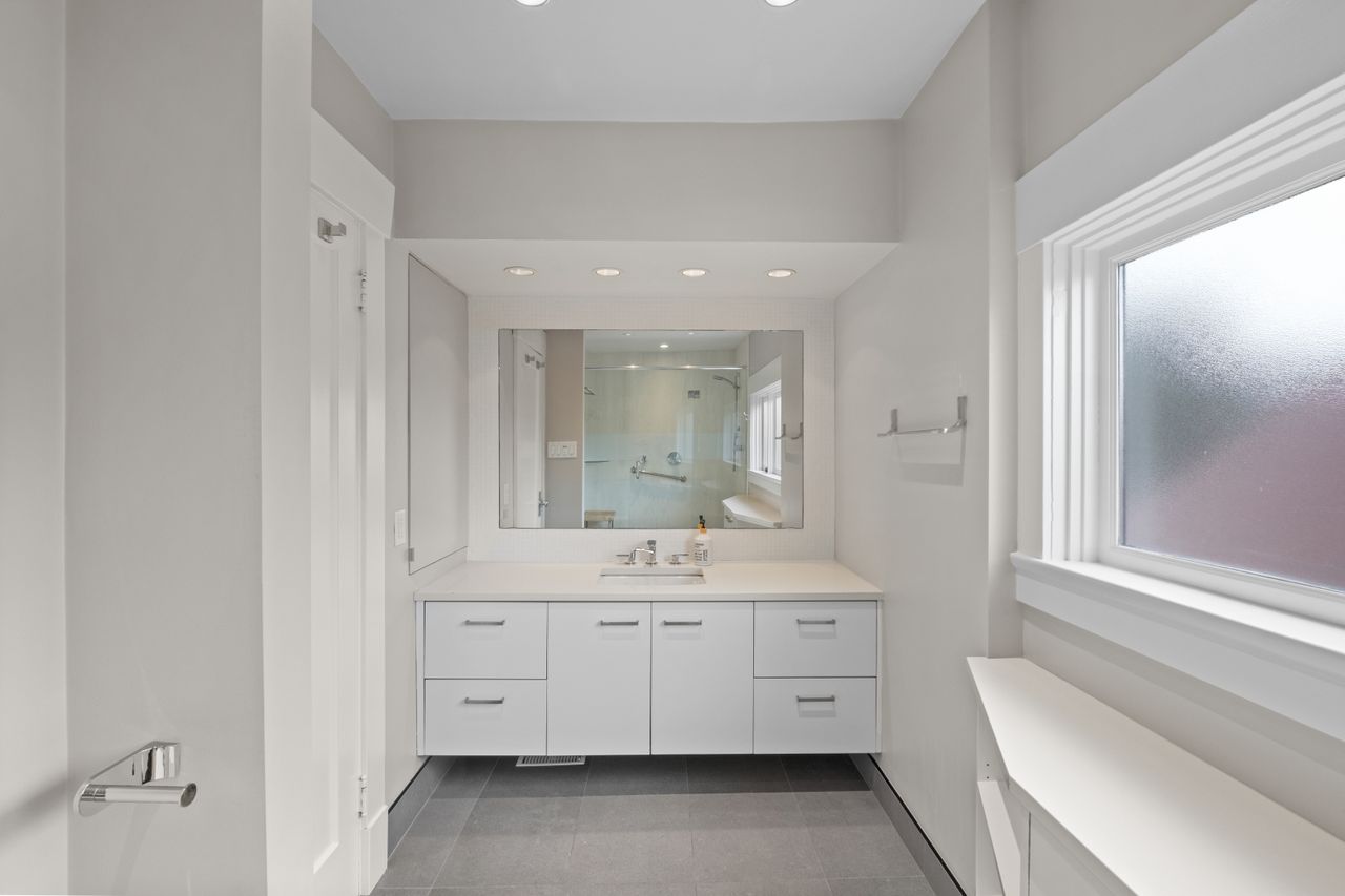 fxh21977 at 3044 Point Grey Road, Kitsilano, Vancouver West