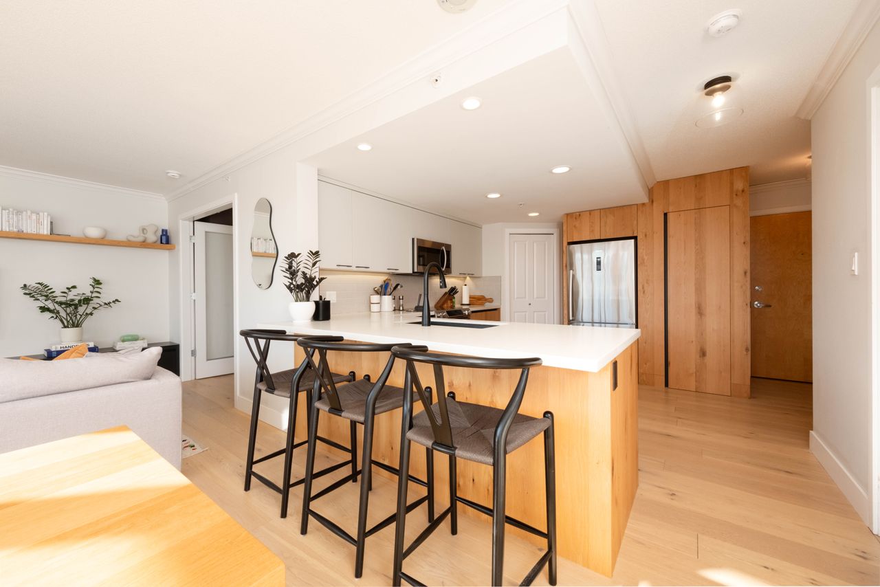 p-10 at 1104 - 235 Guildford Way, North Shore Pt Moody, Port Moody