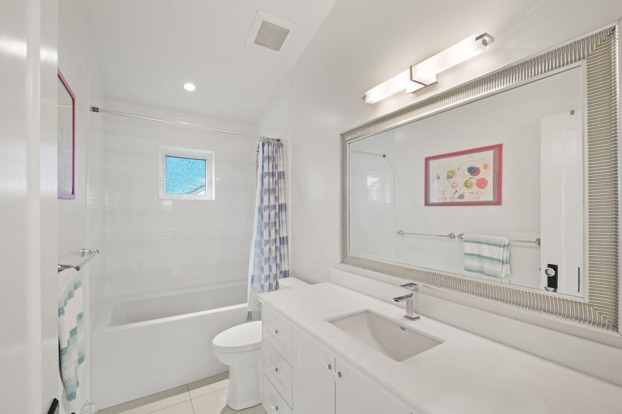 fxh20805 at 1008 E. 14th Avenue, Mount Pleasant VE, Vancouver East