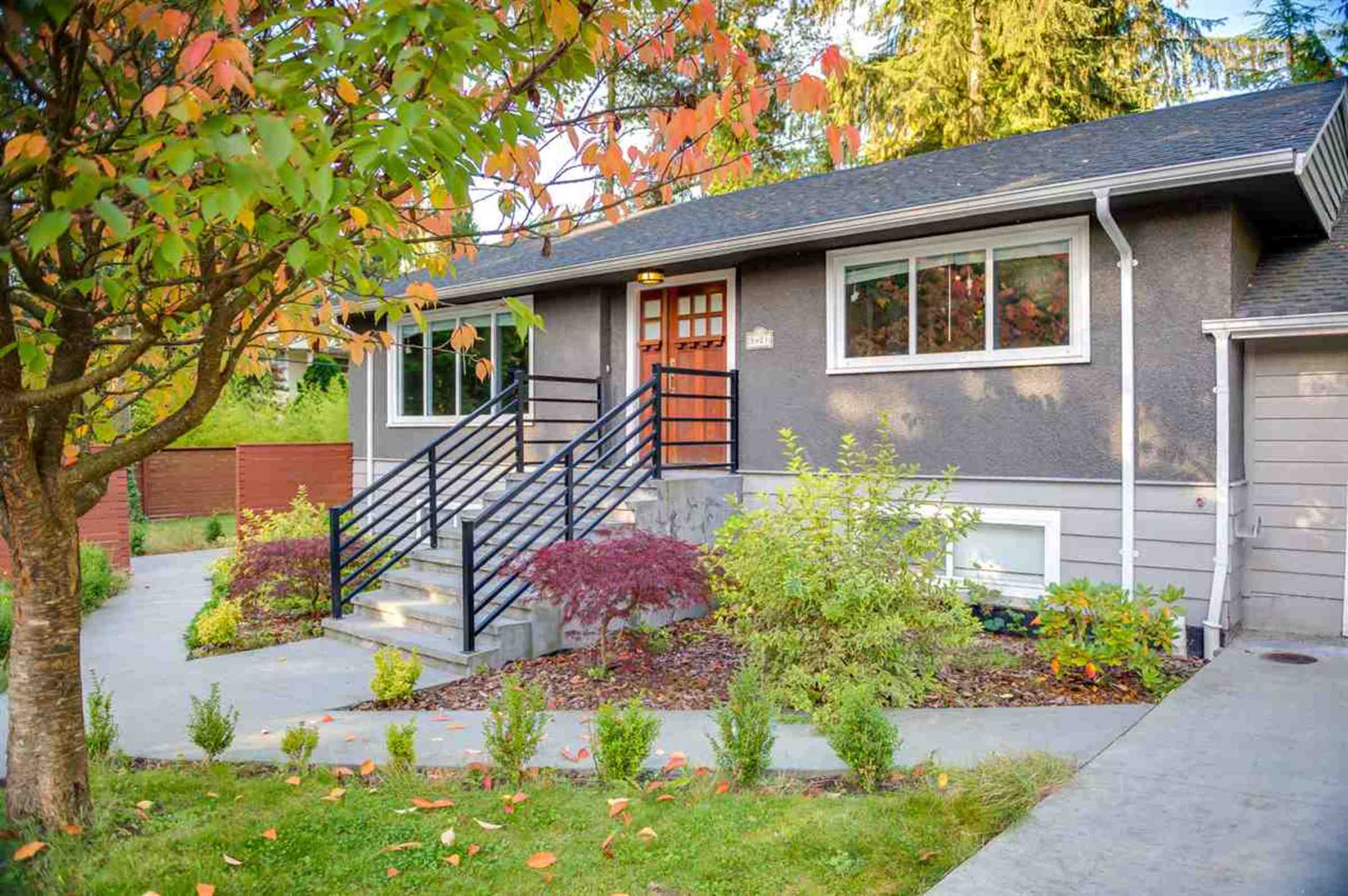 3421  Avenue, Upper Lonsdale, North Vancouver  by www.devonowen.com 3421  Avenue, Upper Lonsdale, North Vancouver