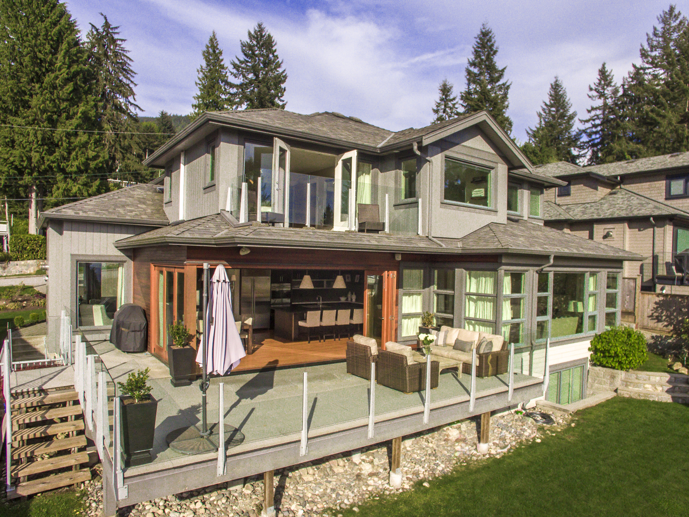 649 Sylvan Avenue, Canyon Heights NV, North Vancouver 