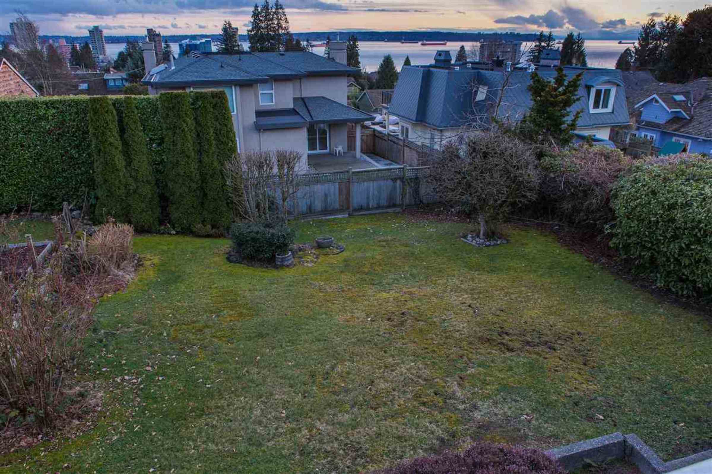 2276 Lawson, Dundarave, West Vancouver  by www.devonowen.com 2276 Lawson, Dundarave, West Vancouver