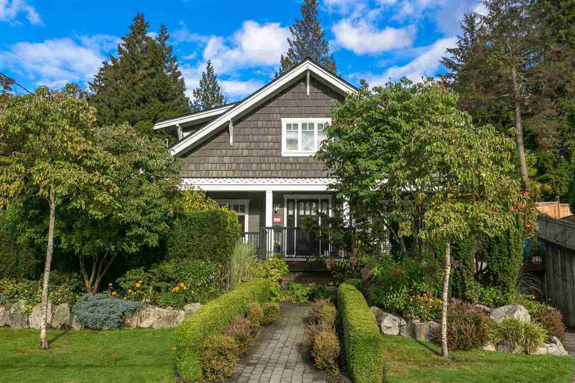 1232 Harris Avenue, Deep Cove, North Vancouver  by www.devonowen.com 1232 Harris Avenue, Deep Cove, North Vancouver