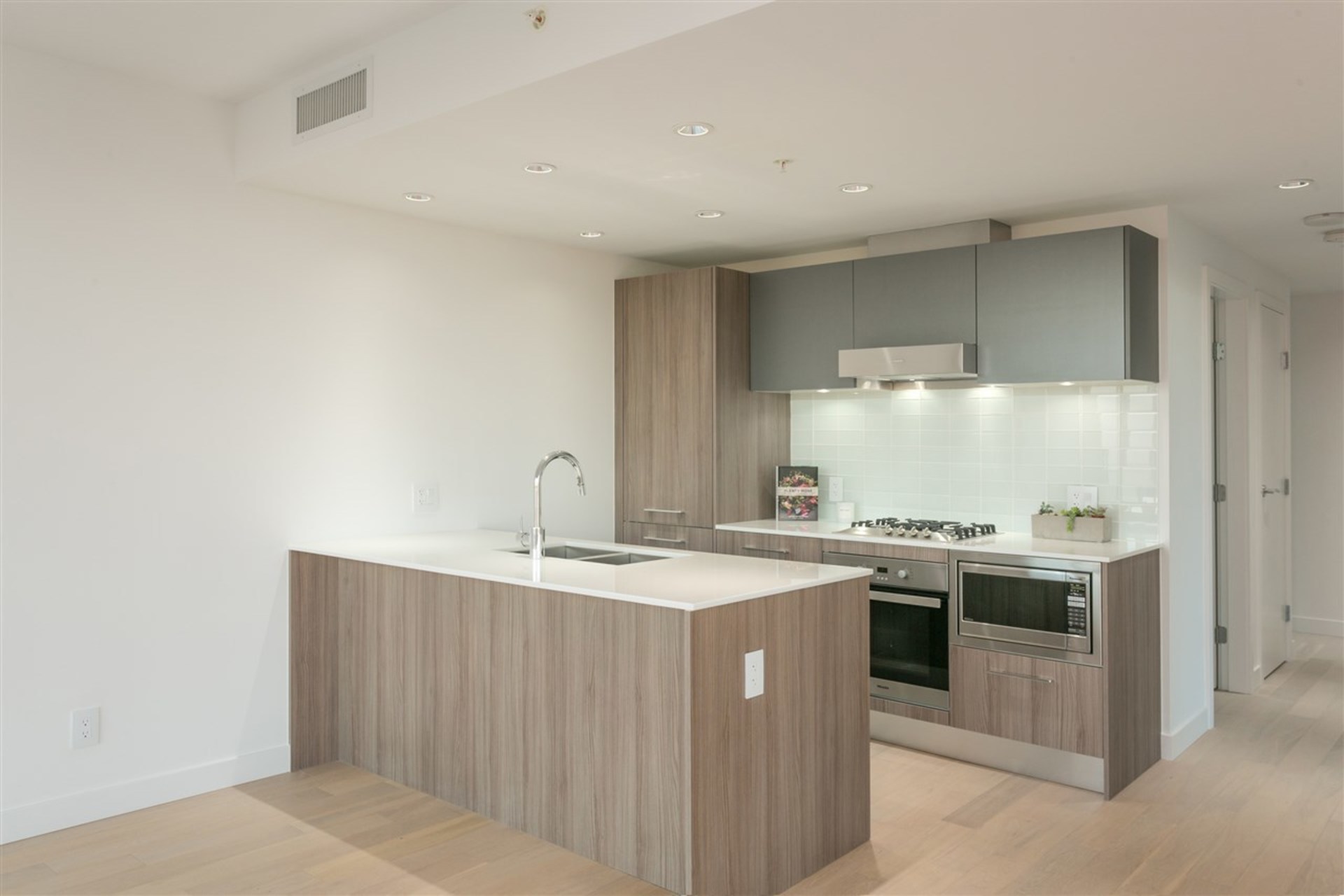 511 - 2220 Kingsway Avenue, Victoria VE, Vancouver East by www.devonowen.com 511 - 2220 Kingsway Avenue, Victoria VE, Vancouver East