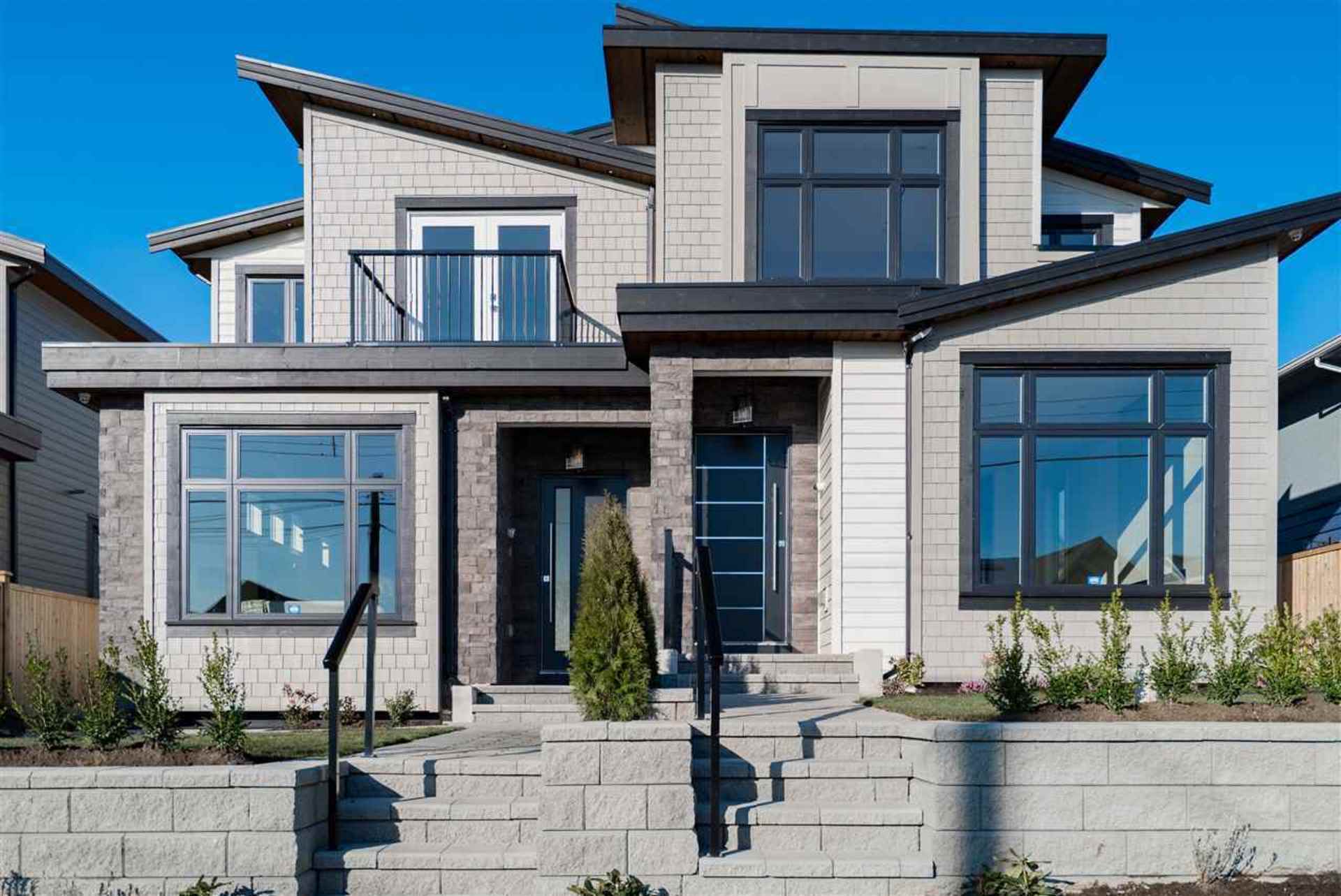 332 E 8th Street, Central Lonsdale, North Vancouver  by www.devonowen.com 332 E 8th Street, Central Lonsdale, North Vancouver