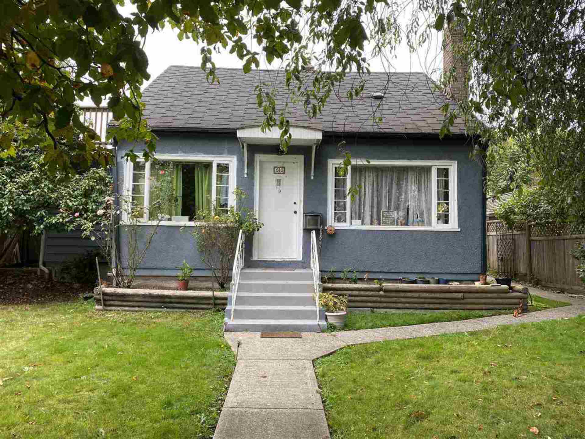 646 E 4th Street, Queensbury, North Vancouver 