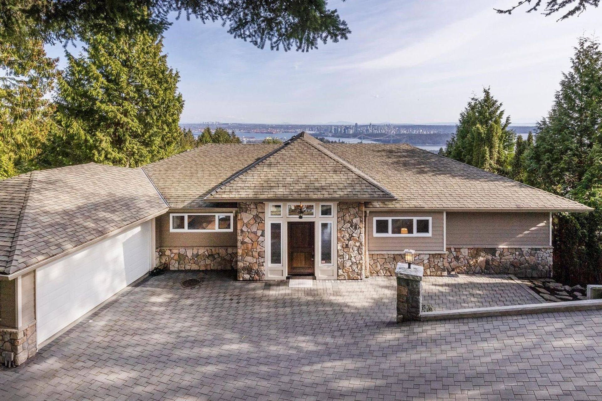 1371 Burnside Road, Chartwell, West Vancouver  by www.devonowen.com 1371 Burnside Road, Chartwell, West Vancouver