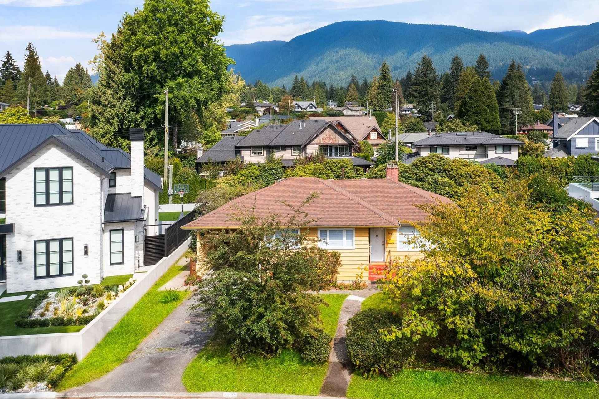 1030 Belmont Avenue, Edgemont, North Vancouver  by www.devonowen.com 1030 Belmont Avenue, Edgemont, North Vancouver