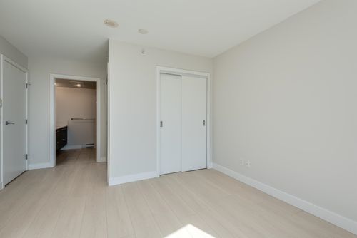 668-columbia-street-quay-new-westminster-18 at 