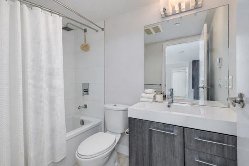 668-columbia-street-quay-new-westminster-19 at 