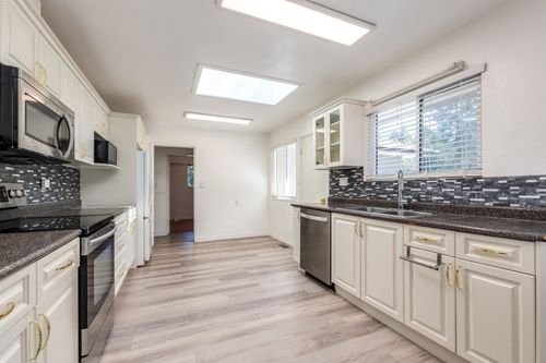 760-grover-avenue-coquitlam-west-coquitlam-07 at 