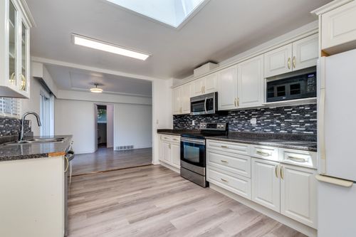 760-grover-avenue-coquitlam-west-coquitlam-08 at 