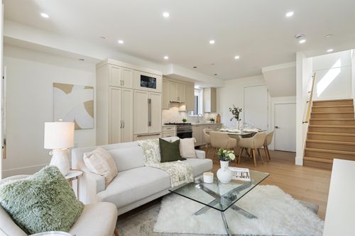 2447-e-41-avenue-collingwood-ve-vancouver-east-01 at 