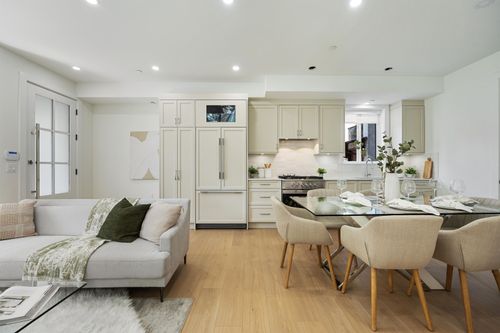 2447-e-41-avenue-collingwood-ve-vancouver-east-02 at 