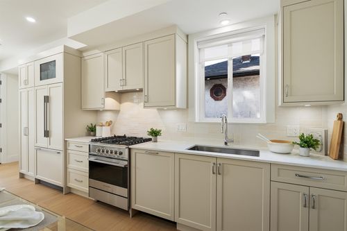 2447-e-41-avenue-collingwood-ve-vancouver-east-03 at 