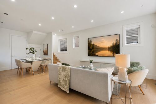 2447-e-41-avenue-collingwood-ve-vancouver-east-07 at 
