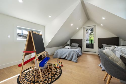 2447-e-41-avenue-collingwood-ve-vancouver-east-15 at 