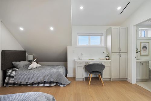 2447-e-41-avenue-collingwood-ve-vancouver-east-16 at 