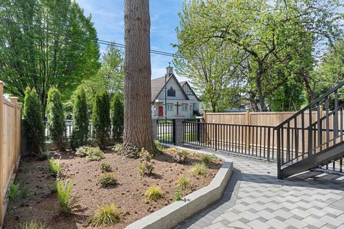 2447-e-41-avenue-collingwood-ve-vancouver-east-20 at 