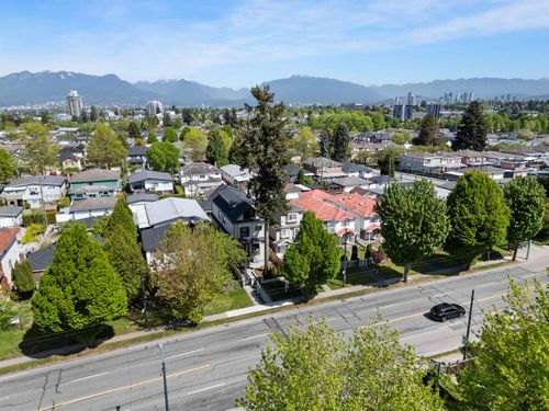 2447-e-41-avenue-collingwood-ve-vancouver-east-21 at 