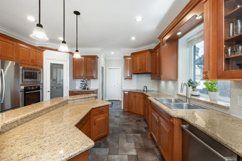 6071-charles-street-parkcrest-burnaby-north-05 at 